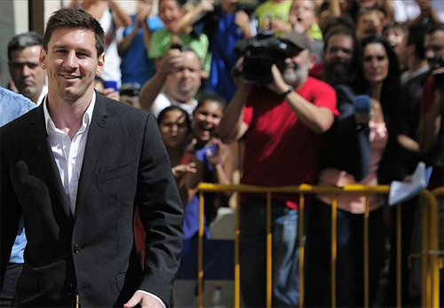 Messi và bố luôn khẳng định sự vô tội. Ảnh: Reuters