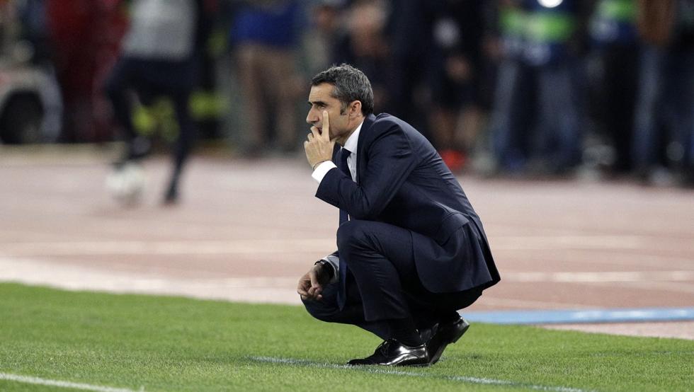 HLV Valverde bất đồng chiến thuật khiến Barca thua