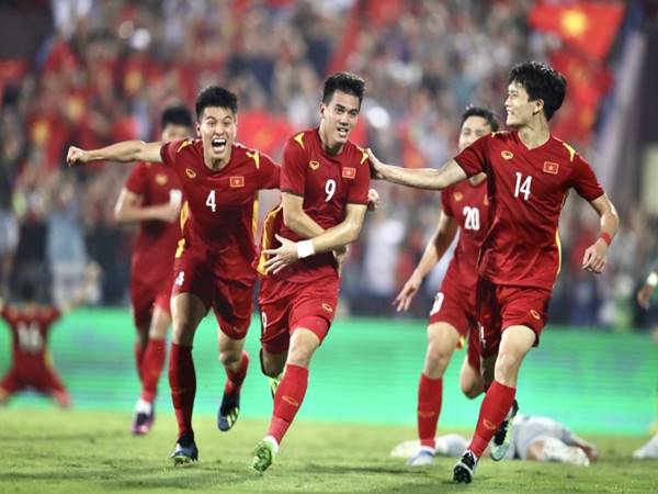 Bóng đá Việt Nam ngày 21/5: Tiến Linh phá kỷ lục của đồng đội