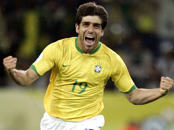 Cầu thủ Juninho trong màu áo đội tuyển quốc gia Brazil
