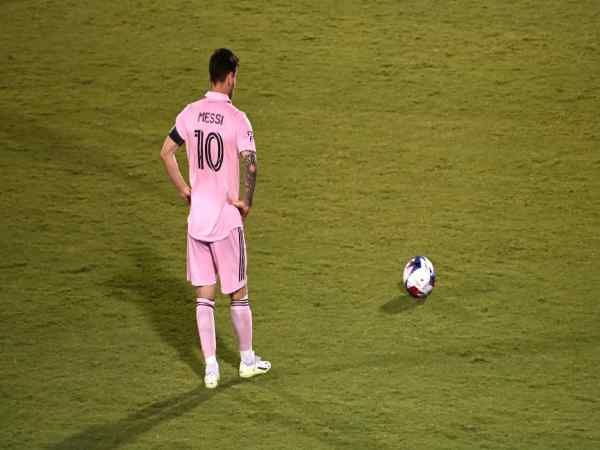 Cách sút phạt của Messi